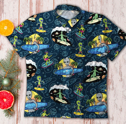 Alien Surfing Beach Summer Vintage Hawaiian Short Sleeve Button Up Shirt