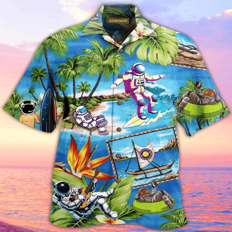 Amazing Astronaut Christmas Hawaiian Aloha Shirts