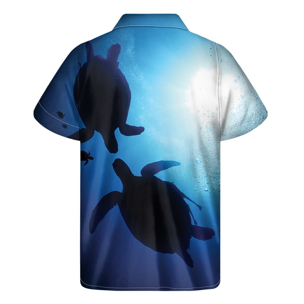 Sea Turtle Family Underwater Print Mens Short Sleeve Shirt Hawaiian