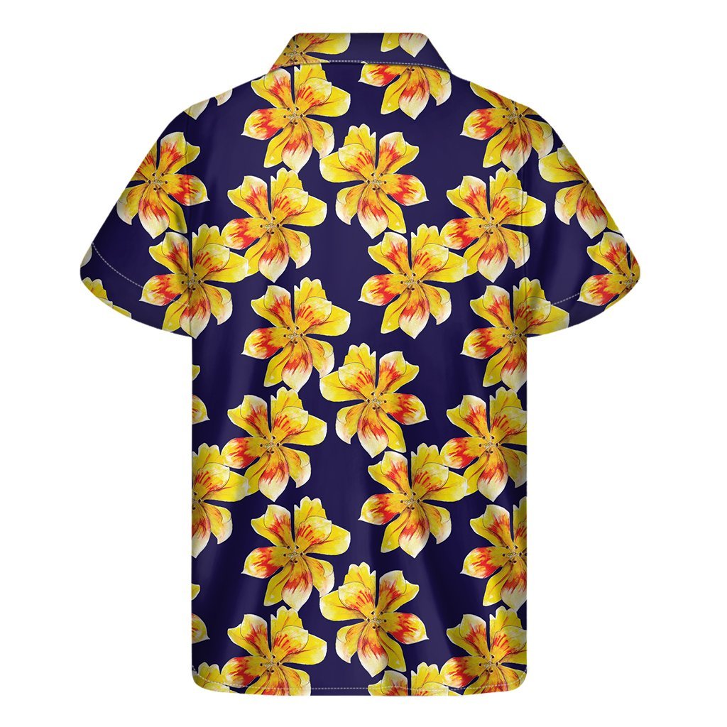 Yellow Watercolor Lily Pattern Print Mens Short Sleeve Shirt Hawaiian